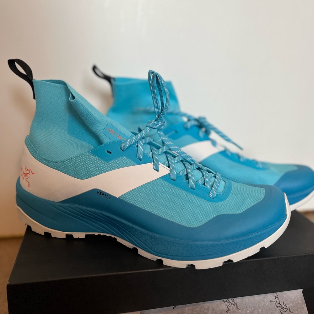 Arc’teryx Vertex Cosmic Cyan Unisex (Size: 11 US Men / 12 US Women)